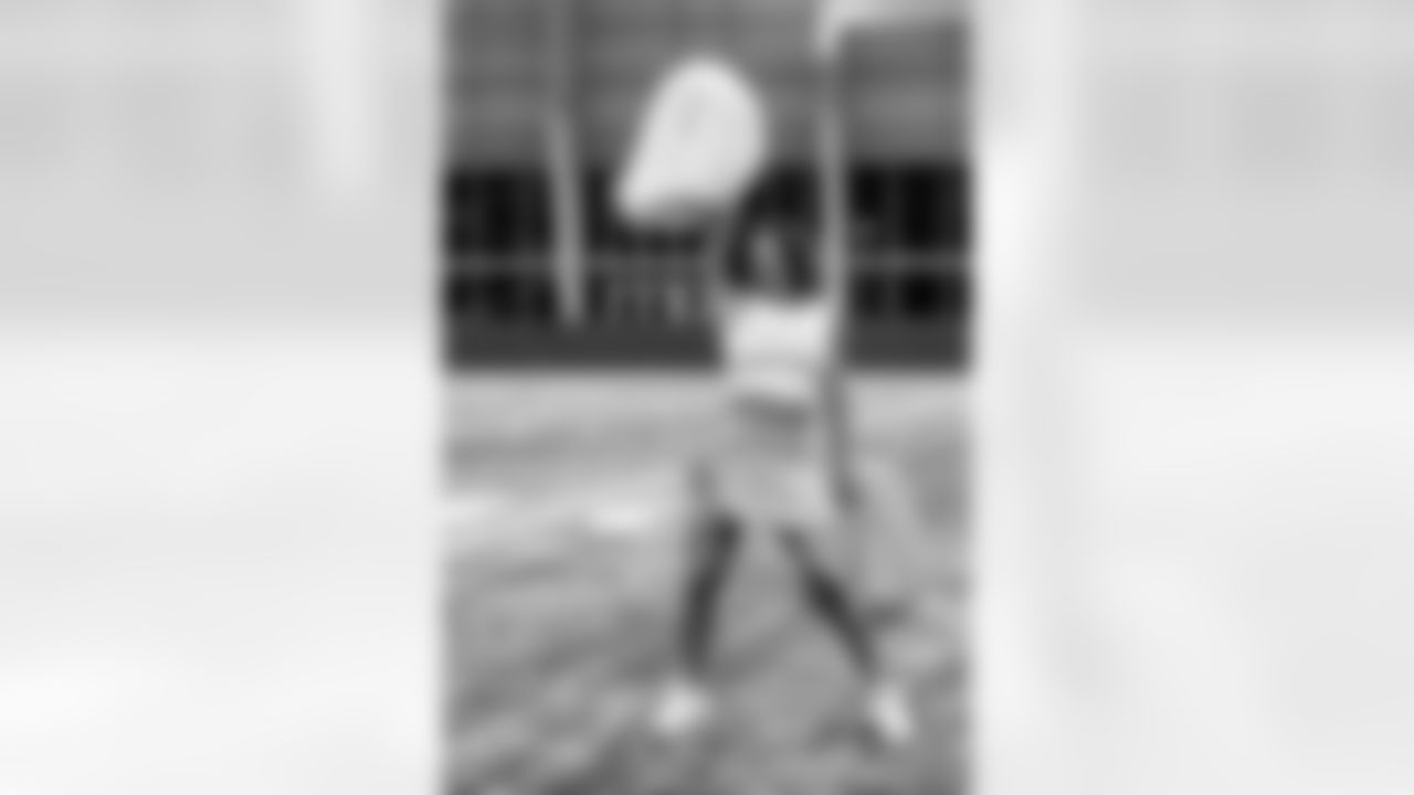 TAMPA, FL - December 09, 2025 - Tampa Bay Buccaneers Cheerleaders during Field Rehearsal at AdventHealth Training Center. Photo By Tori Richman/Tampa Bay Buccaneers