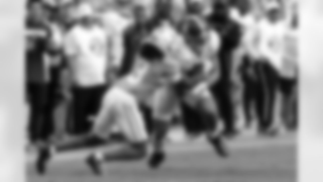 Alabama tight end CJ Dippre (81) is tackled by Tennessee defensive back Jermod McCoy (3) during the second half of an NCAA college football game Saturday, Oct. 19, 2024, in Knoxville, Tenn. (AP Photo/Wade Payne)