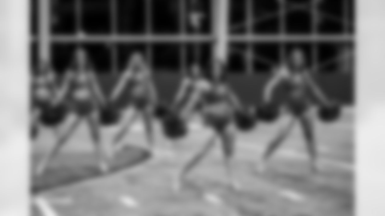 TAMPA, FL - January 02, 2026 - Tampa Bay Buccaneers Cheerleaders field rehearsal at AdventHealth Training Center. Photo By Tori Richman/Tampa Bay Buccaneers