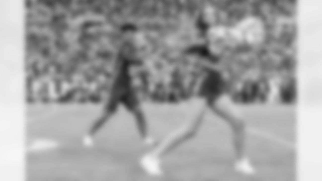 TAMPA, FL - November 09, 2025 - Tampa Bay Buccaneers Cheerleaders during the game between the New England Patriots and Tampa Bay Buccaneers. The Bucs lost the game, 28-23. Photo By Doug DeFelice/Tampa Bay Buccaneers