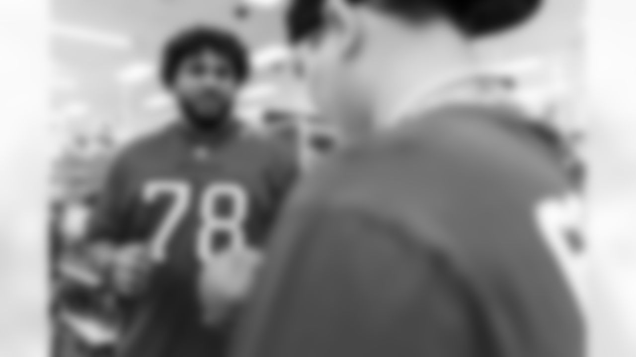 TAMPA, FL - December 15, 2025 - The Tampa Bay Buccaneers offensive line hosts the annual 'O-Line Lights Up Christmas' event providing holiday shopping sprees for local children. Photo By Kyle Zedaker/Tampa Bay Buccaneers