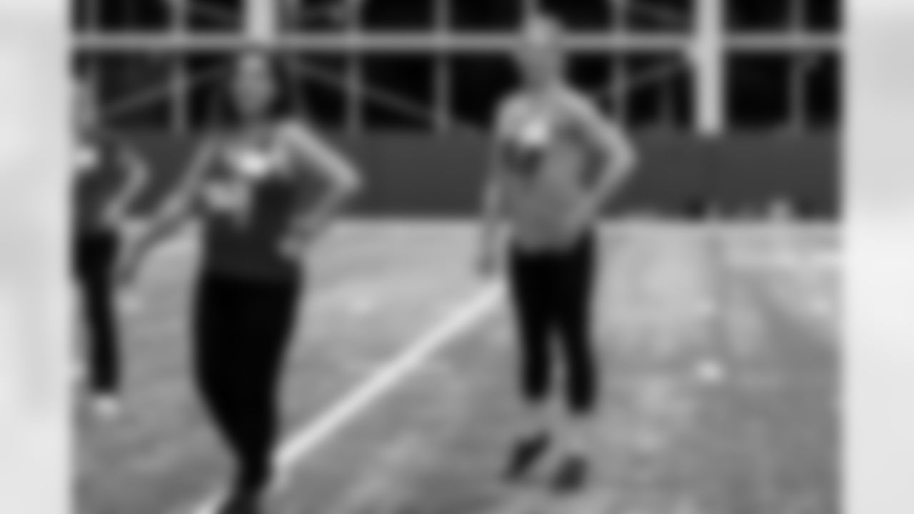 TAMPA, FL - November 19, 2025 - Tampa Bay Buccaneers Cheerleaders and Alumni during Field Rehearsal at AdventHealth Training Center. Photo By Tori Richman/Tampa Bay Buccaneers