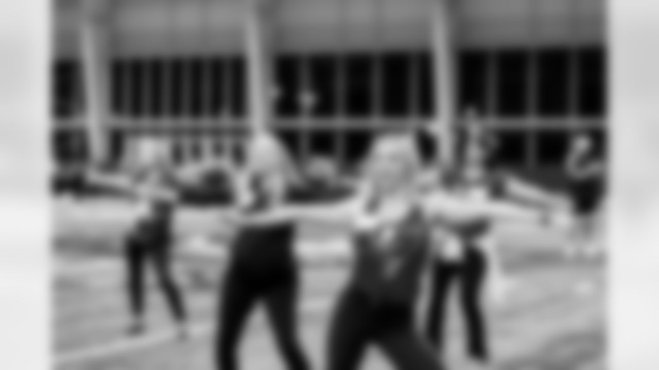 TAMPA, FL - November 19, 2025 - Tampa Bay Buccaneers Cheerleaders and Alumni during Field Rehearsal at AdventHealth Training Center. Photo By Tori Richman/Tampa Bay Buccaneers