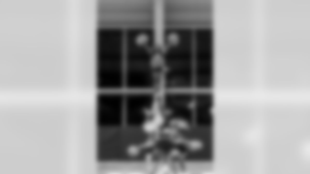 TAMPA, FL - November 06, 2025 - Tampa Bay Buccaneers Cheerleaders during Field Rehearsal at AdventHealth Training Center. Photo By Tori Richman/Tampa Bay Buccaneers