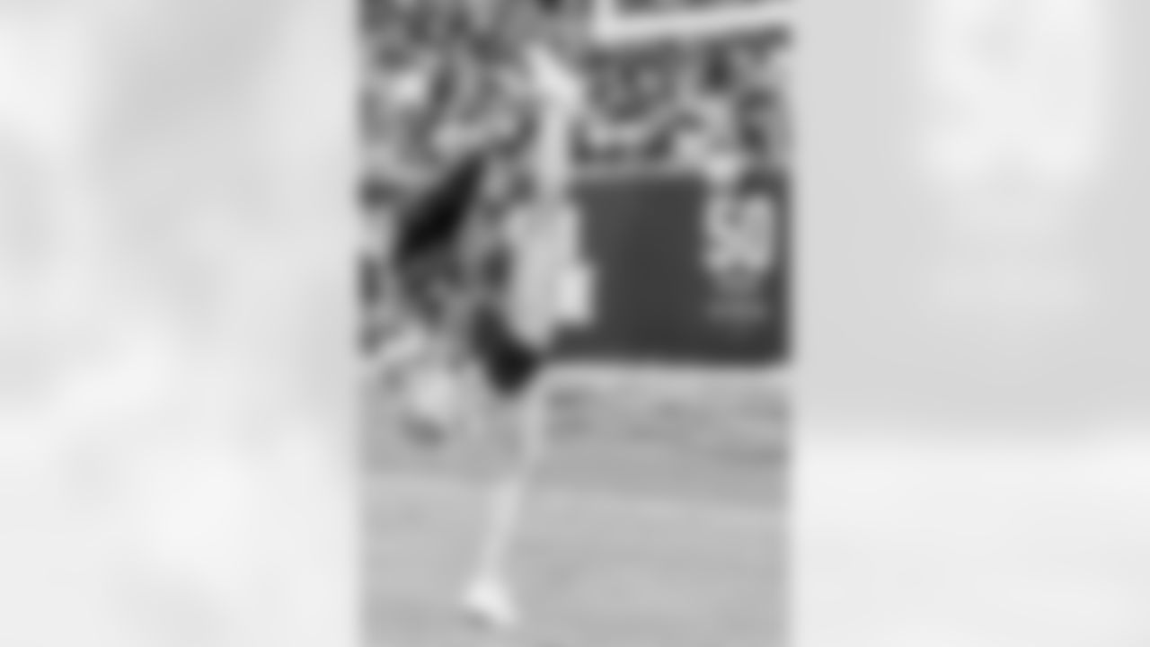 TAMPA, FL - November 09, 2025 - Tampa Bay Buccaneers Cheerleaders during the game between the New England Patriots and Tampa Bay Buccaneers. The Bucs lost the game, 28-23. Photo By Tori Richman/Tampa Bay Buccaneers