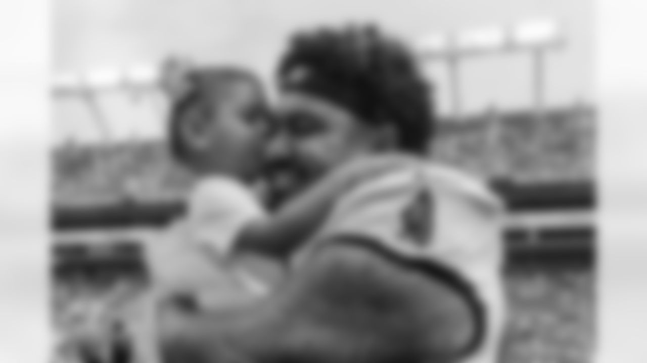 TAMPA, FL - November 09, 2025 - Defensive Tackle Vita Vea #50 of the Tampa Bay Buccaneers and his daughter before the game between the New England Patriots and Tampa Bay Buccaneers. The Bucs lost the game, 28-23. Photo By Doug DeFelice/Tampa Bay Buccaneers