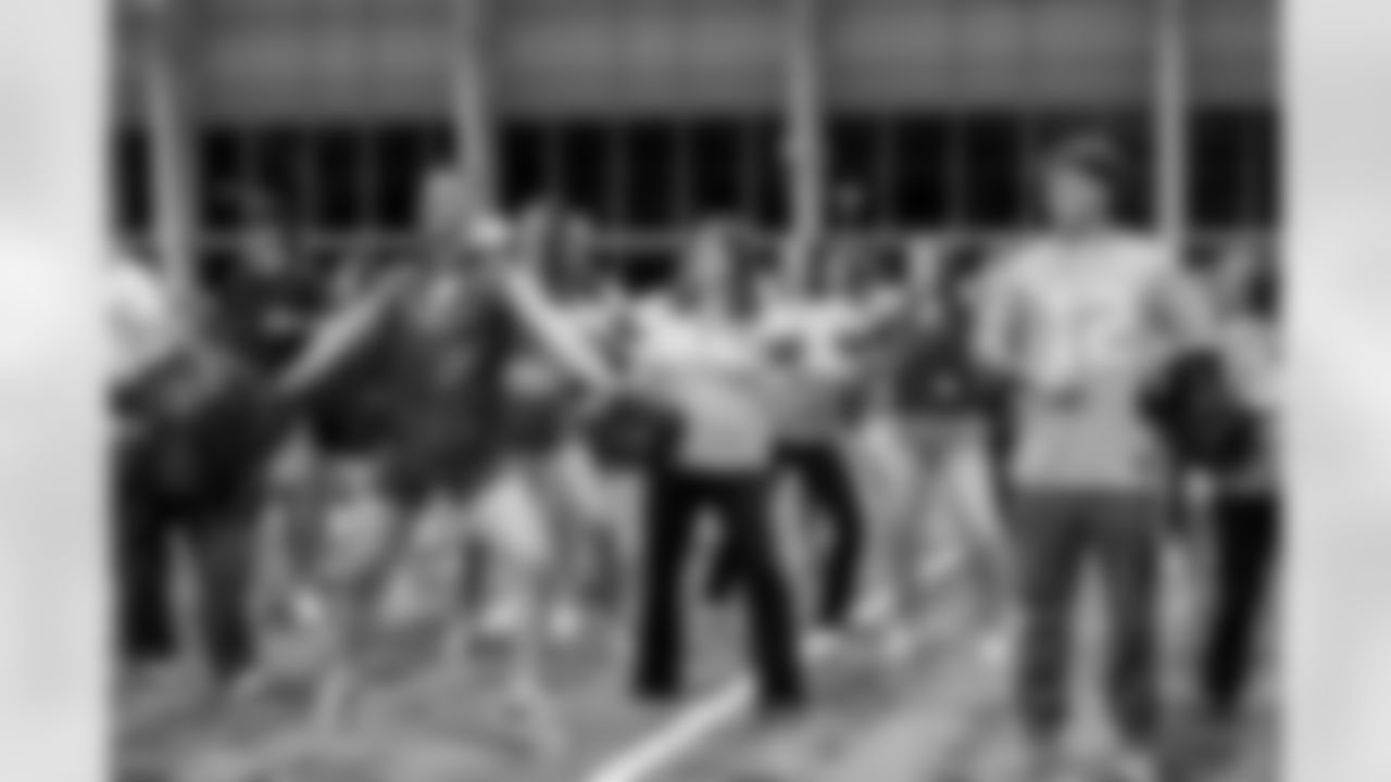 TAMPA, FL - January 02, 2026 - Tampa Bay Buccaneers Cheerleaders field rehearsal at AdventHealth Training Center. Photo By Tori Richman/Tampa Bay Buccaneers