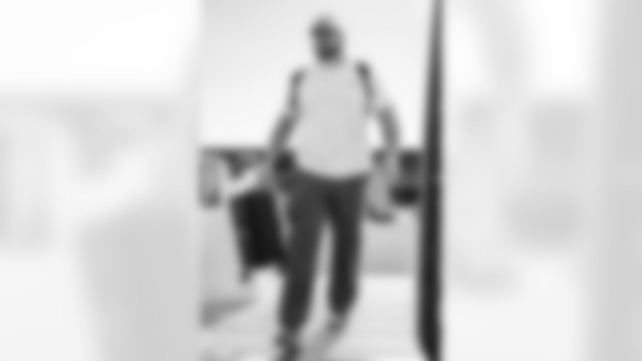 TAMPA, FL - December 27, 2025 - Guard Luke Goedeke #67 of the Tampa Bay Buccaneers departs Tampa for a Week 17 game against the Miami Dolphins. Photo By Tori Richman/Tampa Bay Buccaneers