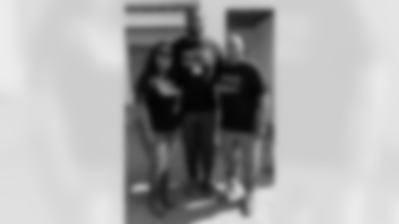 TAMPA, FL - November 18, 2025 - Defensive Tackle Jayson Jones #93 of the Tampa Bay Buccaneers during a home build with Habitat for Humanity of Tampa Bay Hillsborough. Photo By Doug DeFelice/Tampa Bay Buccaneers