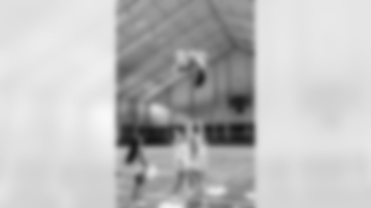 TAMPA, FL - December 09, 2025 - Tampa Bay Buccaneers Cheerleaders during Field Rehearsal at AdventHealth Training Center. Photo By Tori Richman/Tampa Bay Buccaneers