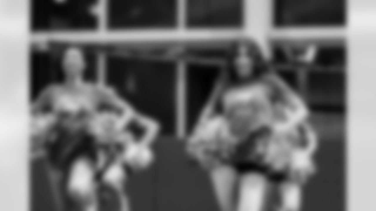 TAMPA, FL - November 06, 2025 - Tampa Bay Buccaneers Cheerleaders during Field Rehearsal at AdventHealth Training Center. Photo By Tori Richman/Tampa Bay Buccaneers