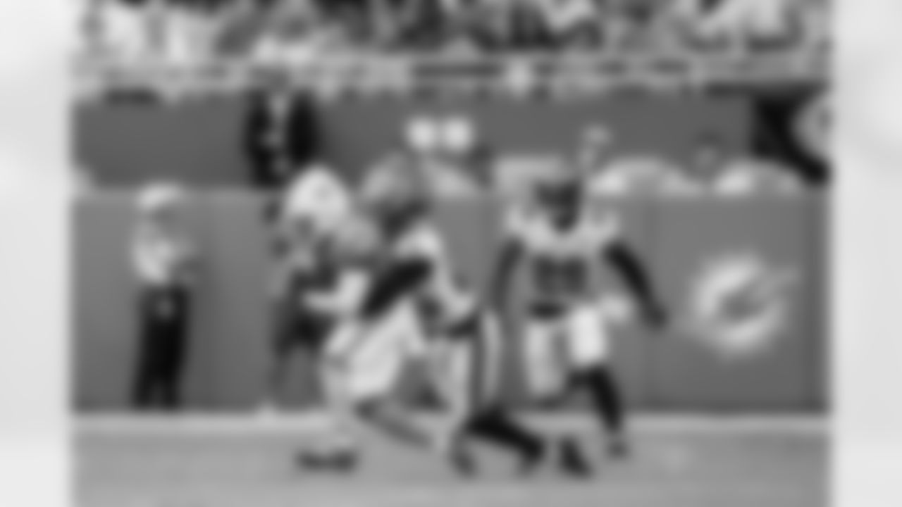 MIAMI GARDENS, FL - December 28, 2025 - Cornerback Jacob Parrish #25 of the Tampa Bay Buccaneers during the game between the Tampa Bay Buccaneers and Miami Dolphins. The Bucs lost the game, 20-17. Photo By Tori Richman/Tampa Bay Buccaneers