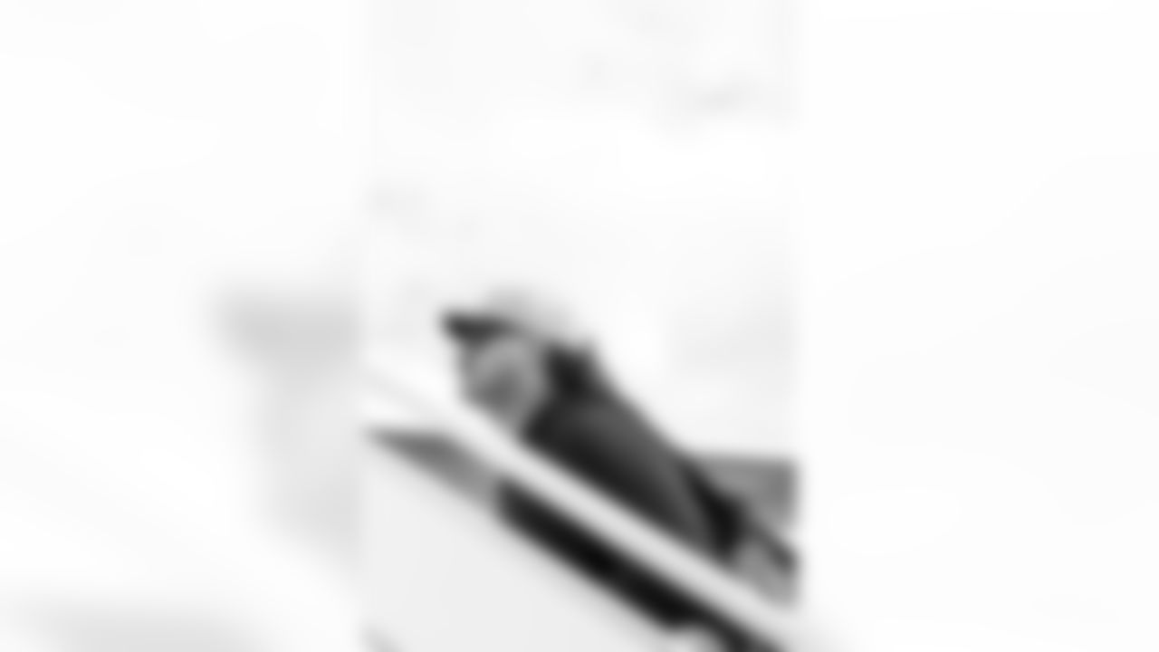 TAMPA, FL - December 27, 2025 - Guard Dan Feeney #65 of the Tampa Bay Buccaneers departs Tampa for a Week 17 game against the Miami Dolphins. Photo By Tori Richman/Tampa Bay Buccaneers