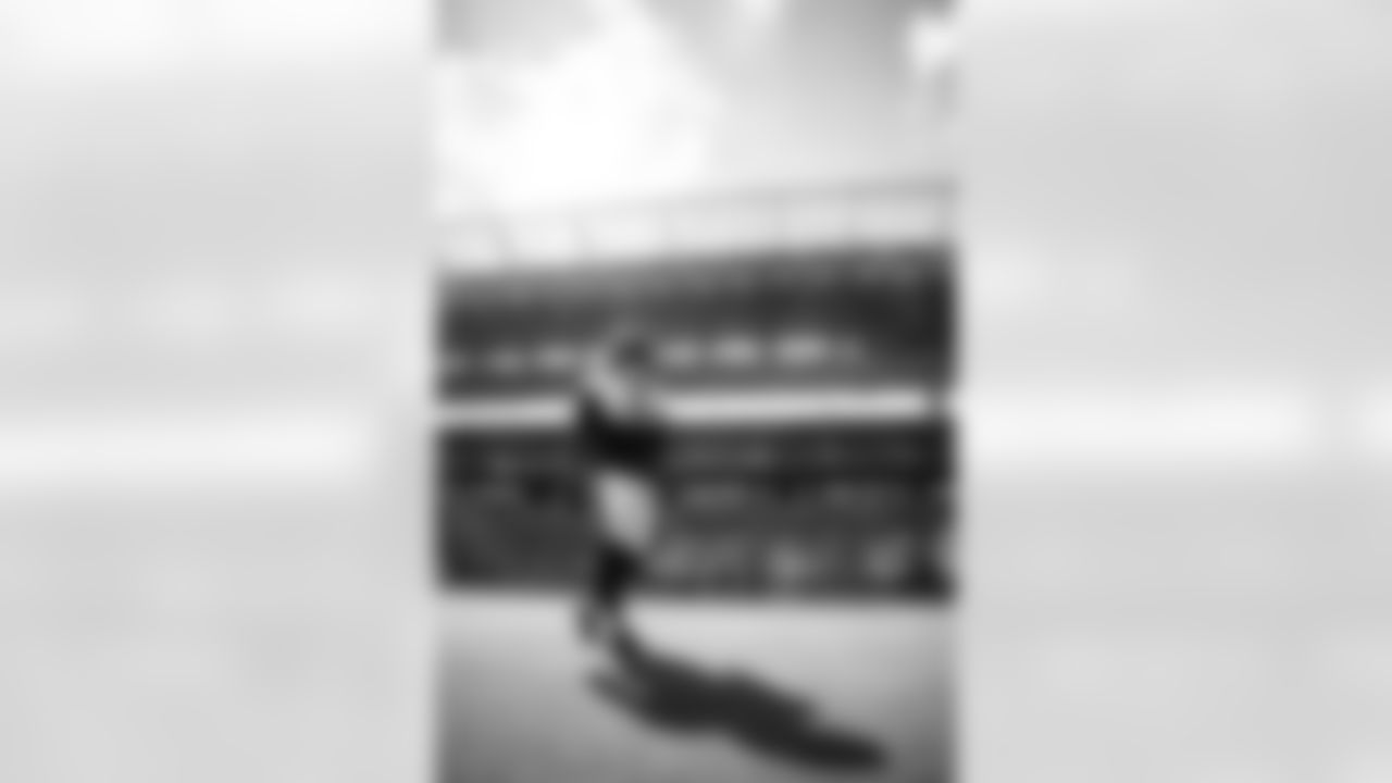 MIAMI GARDENS, FL - December 28, 2025 - Running Back Bucky Irving #7 of the Tampa Bay Buccaneers before the game between the Tampa Bay Buccaneers and Miami Dolphins. The Bucs lost the game, 20-17. Photo By Kyle Zedaker/Tampa Bay Buccaneers