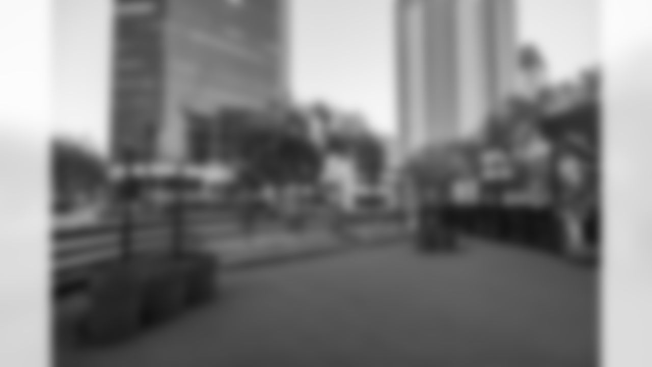 ST. PETERSBURG, FL - November 13, 2025 - "Bucs Run" Raise The Flags event with Pinellas Run Club at Park & Rec in St. Petersburg. Photo By Doug DeFelice/Tampa Bay Buccaneers