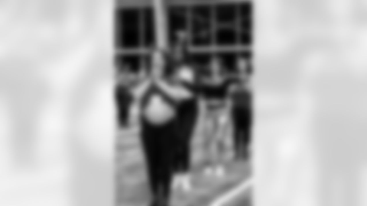 TAMPA, FL - November 19, 2025 - Tampa Bay Buccaneers Cheerleaders and Alumni during Field Rehearsal at AdventHealth Training Center. Photo By Tori Richman/Tampa Bay Buccaneers