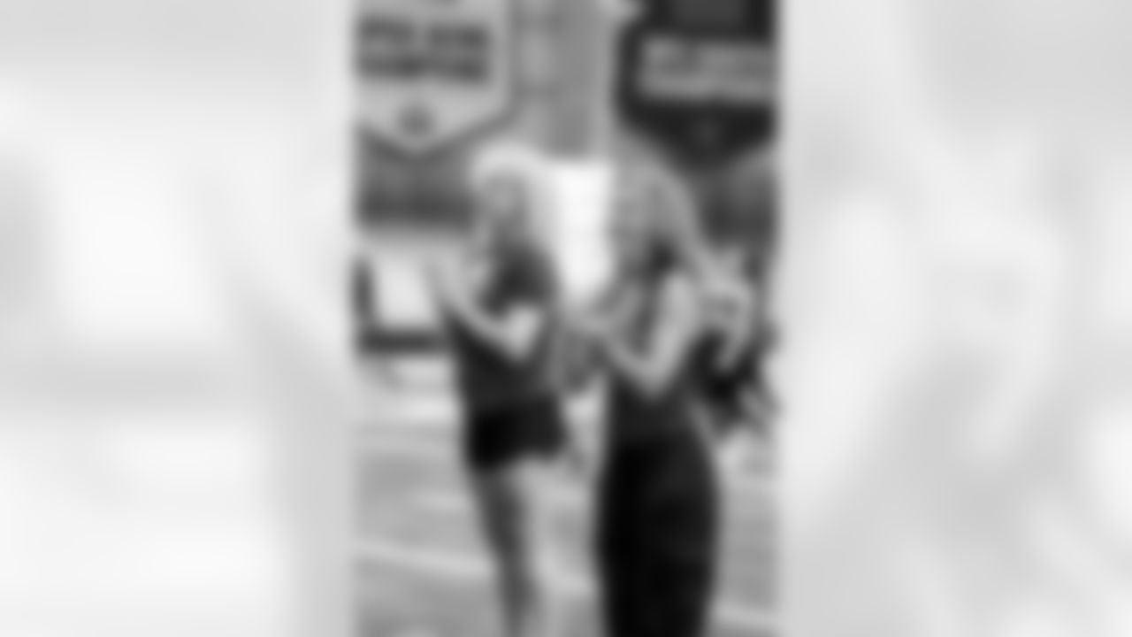 TAMPA, FL - November 19, 2025 - Tampa Bay Buccaneers Cheerleaders and Alumni during Field Rehearsal at AdventHealth Training Center. Photo By Tori Richman/Tampa Bay Buccaneers