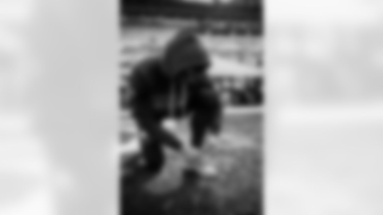 CHARLOTTE, NC - December 21, 2025 - Cornerback Jacob Parrish #25 of the Tampa Bay Buccaneers before the game between the Tampa Bay Buccaneers and Carolina Panthers. The Bucs lost the game, 23-20. Photo By Tori Richman/Tampa Bay Buccaneers