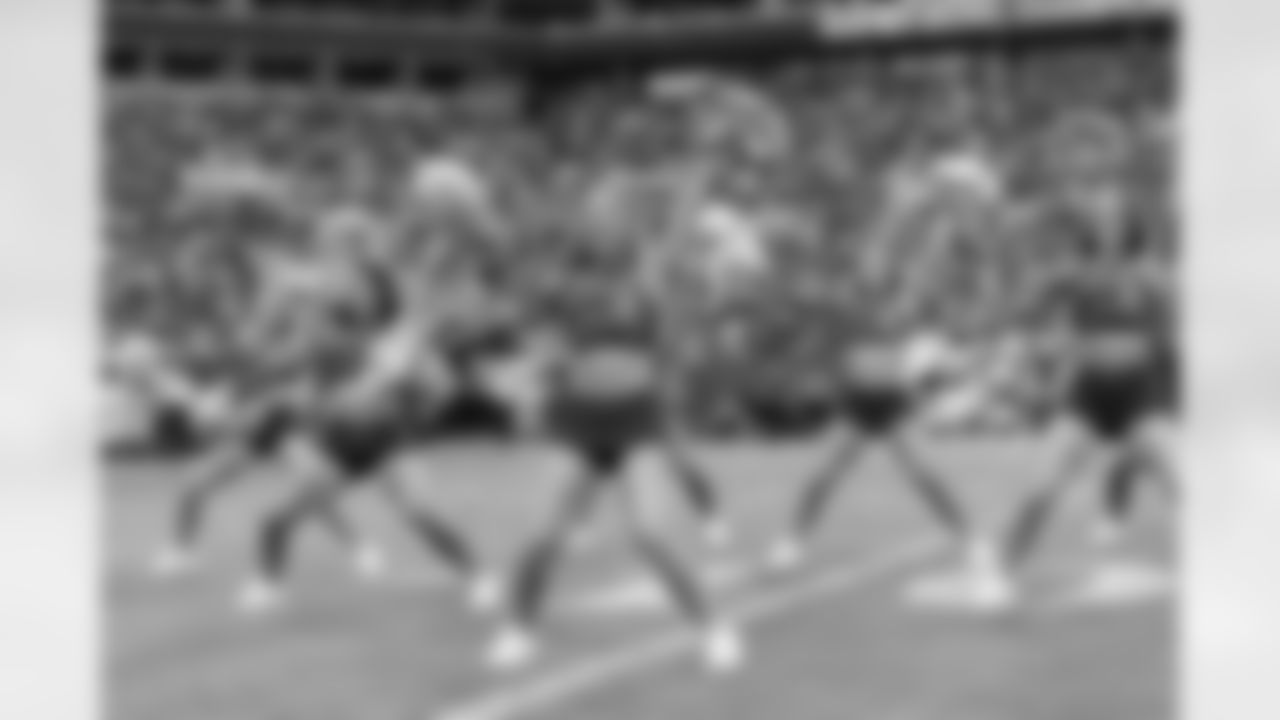 TAMPA, FL - November 09, 2025 - Tampa Bay Buccaneers Cheerleaders during the game between the New England Patriots and Tampa Bay Buccaneers. The Bucs lost the game, 28-23. Photo By Doug DeFelice/Tampa Bay Buccaneers
