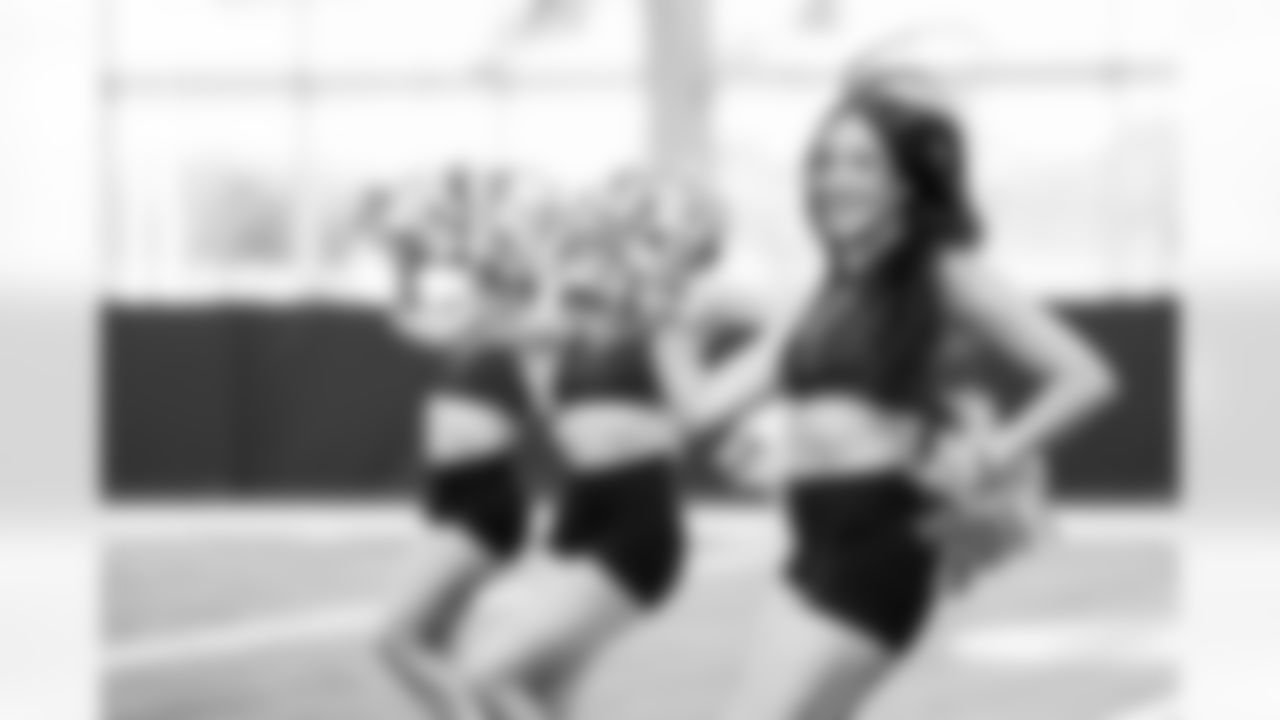 TAMPA, FL - October 07, 2025 - Tampa Bay Buccaneers Cheerleaders field rehearsal at AdventHealth Training Center. Photo By Tori Richman/Tampa Bay Buccaneers