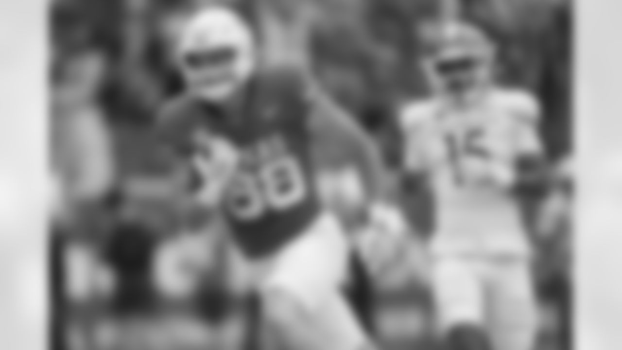 Texas tight end Jack Endries (88) scores a touchdown past San Jose State cornerback Jalen Bainer (15) during the first half of an NCAA college football game in Austin, Texas, Saturday, Sept. 6, 2025. (AP Photo/Eric Gay)