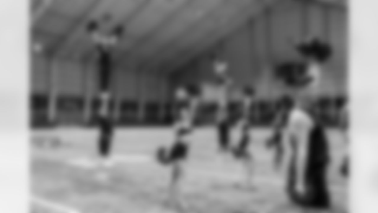 TAMPA, FL - November 20, 2025 - Tampa Bay Buccaneers Cheerleaders during Field Rehearsal at AdventHealth Training Center. Photo By Tori Richman/Tampa Bay Buccaneers