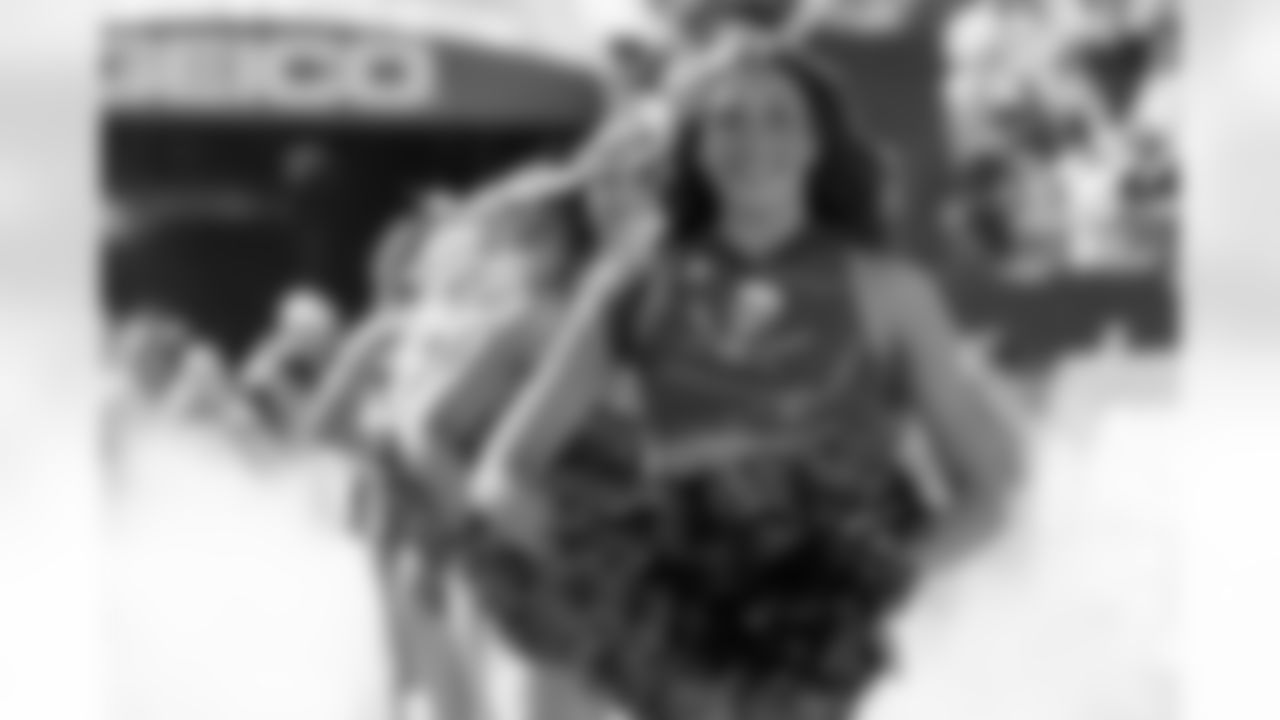 TAMPA, FL - November 30, 2025 - Tampa Bay Buccaneers Cheerleaders during the game between the Arizona Cardinals and Tampa Bay Buccaneers. The Bucs won the game, 20-17. Photo By Doug DeFelice/Tampa Bay Buccaneers