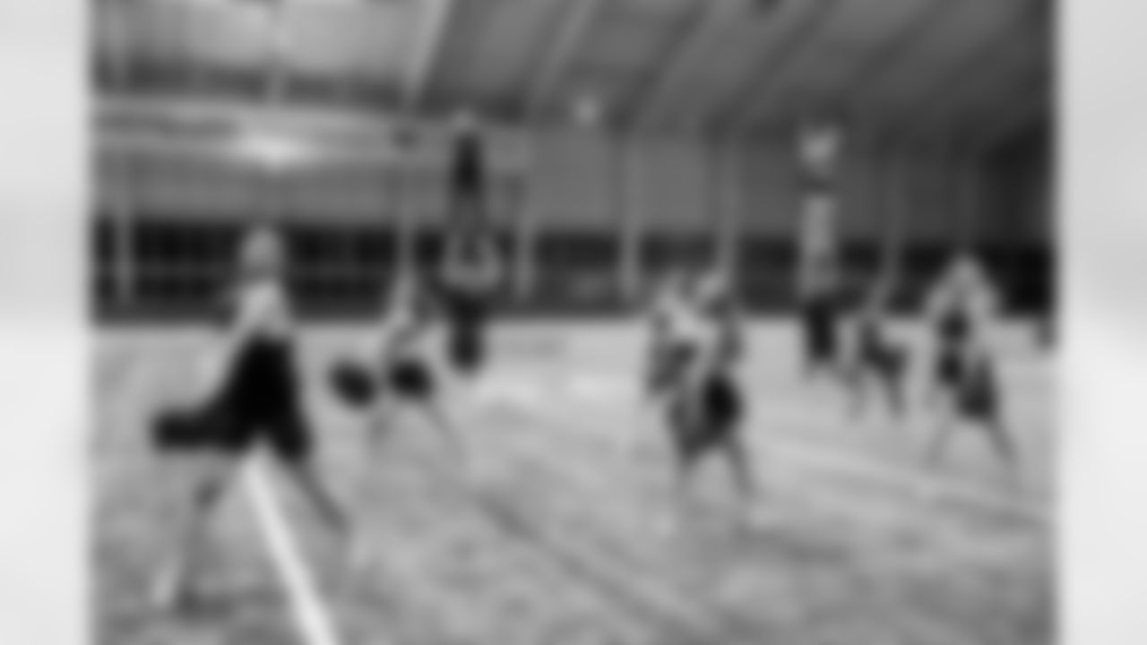 TAMPA, FL - November 20, 2025 - Tampa Bay Buccaneers Cheerleaders during Field Rehearsal at AdventHealth Training Center. Photo By Tori Richman/Tampa Bay Buccaneers