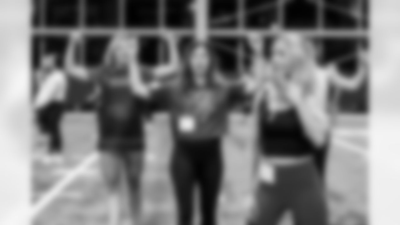 TAMPA, FL - November 19, 2025 - Tampa Bay Buccaneers Cheerleaders and Alumni during Field Rehearsal at AdventHealth Training Center. Photo By Tori Richman/Tampa Bay Buccaneers