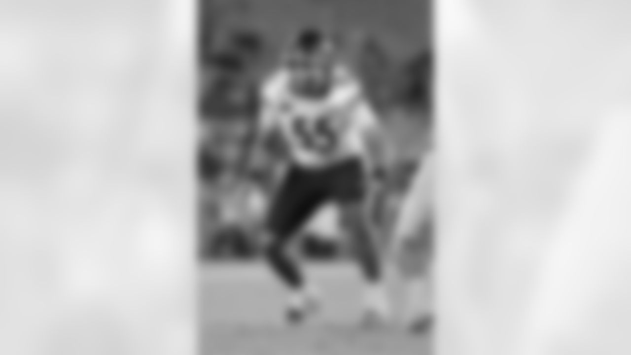 Utah offensive lineman Spencer Fano (55) takes his stance during an NCAA football game against UCLA on Saturday, Aug. 30, 2025, in Pasadena, Calif. (AP Photo/Kyusung Gong)