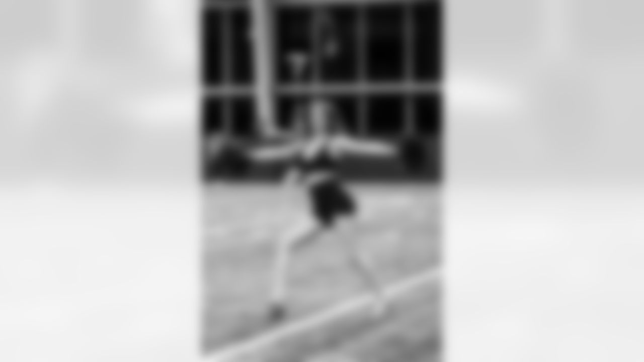 TAMPA, FL - November 20, 2025 - Tampa Bay Buccaneers Cheerleaders during Field Rehearsal at AdventHealth Training Center. Photo By Tori Richman/Tampa Bay Buccaneers