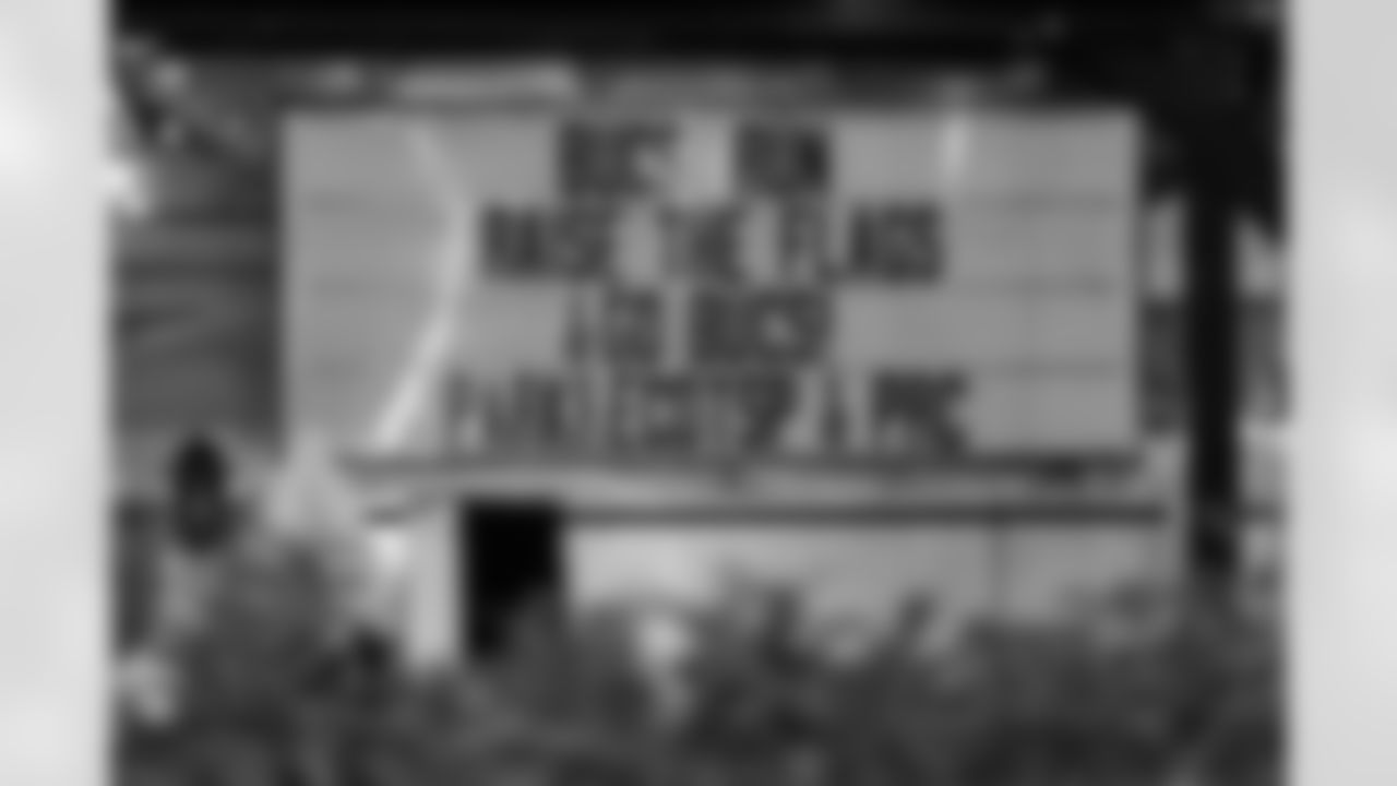 ST. PETERSBURG, FL - November 13, 2025 - "Bucs Run" Raise The Flags event with Pinellas Run Club at Park & Rec in St. Petersburg. Photo By Doug DeFelice/Tampa Bay Buccaneers