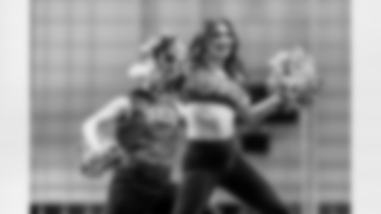 TAMPA, FL - January 11, 2024 - Tampa Bay Buccaneers Cheerleaders during Field Rehearsal practice at AdventHealth Training Center. Photo By Tori Richman/Tampa Bay Buccaneers