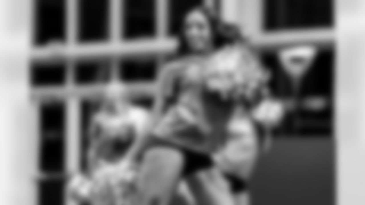 TAMPA, FL - November 06, 2025 - Tampa Bay Buccaneers Cheerleaders during Field Rehearsal at AdventHealth Training Center. Photo By Tori Richman/Tampa Bay Buccaneers