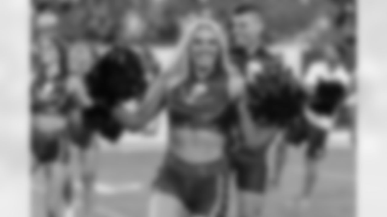 TAMPA, FL - August 09, 2025 - Tampa Bay Buccaneers Cheerleaders during the preseason game between the Tennessee Titans and Tampa Bay Buccaneers. The Bucs won the game, 29-7. Photo By Mike Carlson/Tampa Bay Buccaneers