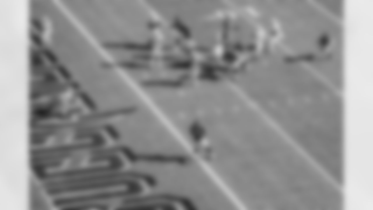 TAMPA, FL - November 30, 2025 - Tackle Tristan Wirfs #78 of the Tampa Bay Buccaneers catches a touchdown during the game between the Arizona Cardinals and Tampa Bay Buccaneers. The Bucs won the game, 20-17. Photo By Dave Pullis/Tampa Bay Buccaneers