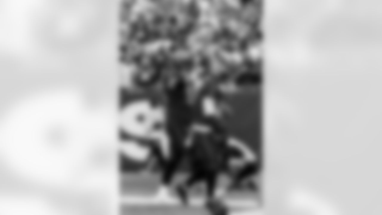 TAMPA, FL - December 07, 2025 - The Tampa Bay Buccaneers and New Orleans Saints during a regular season game at Raymond James Stadium. The Bucs lost the game, 24-20. Photo By Tori Richman/Tampa Bay Buccaneers