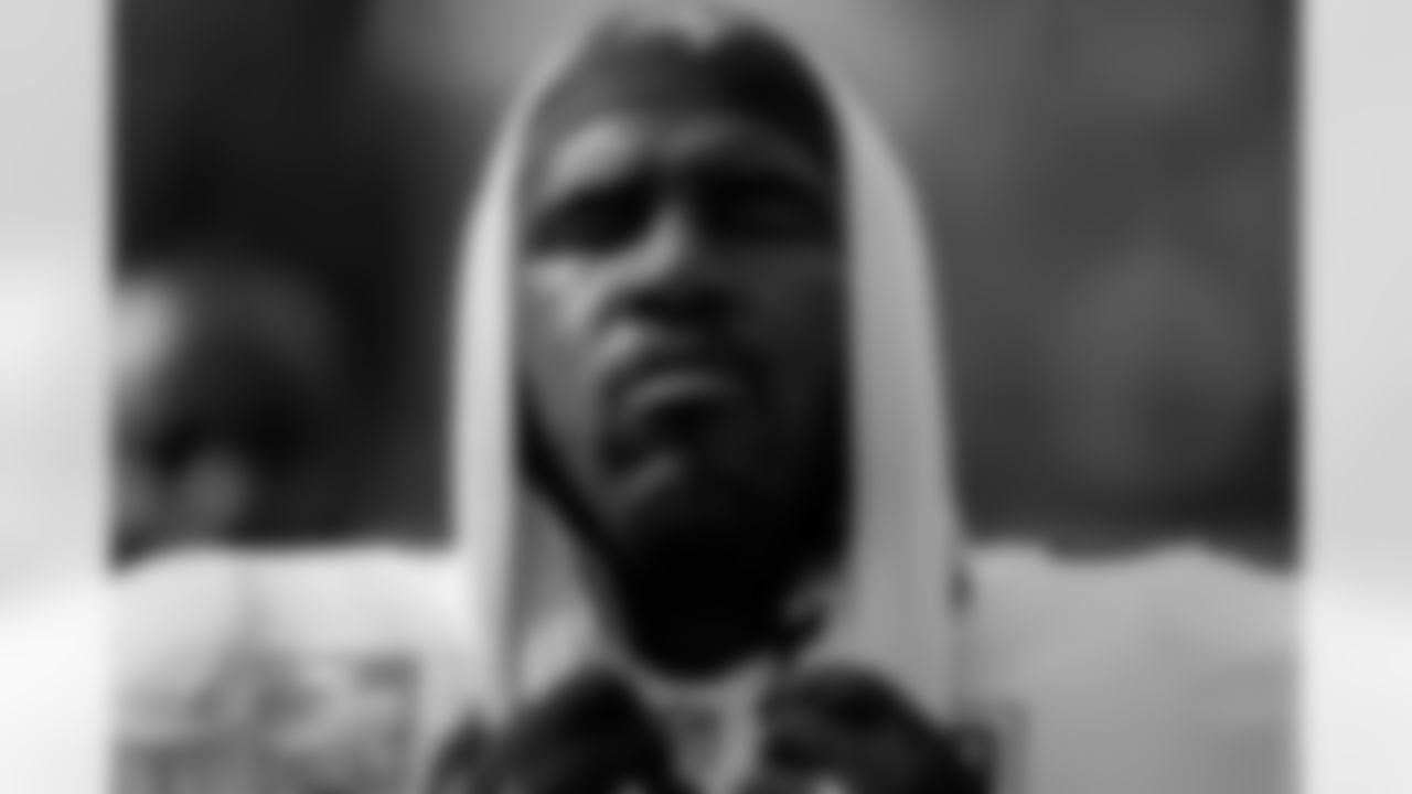 TAMPA, FL - November 09, 2025 - Inside Linebacker Lavonte David #54 of the Tampa Bay Buccaneers before the game between the New England Patriots and Tampa Bay Buccaneers. The Bucs lost the game, 28-23. Photo By Doug DeFelice/Tampa Bay Buccaneers