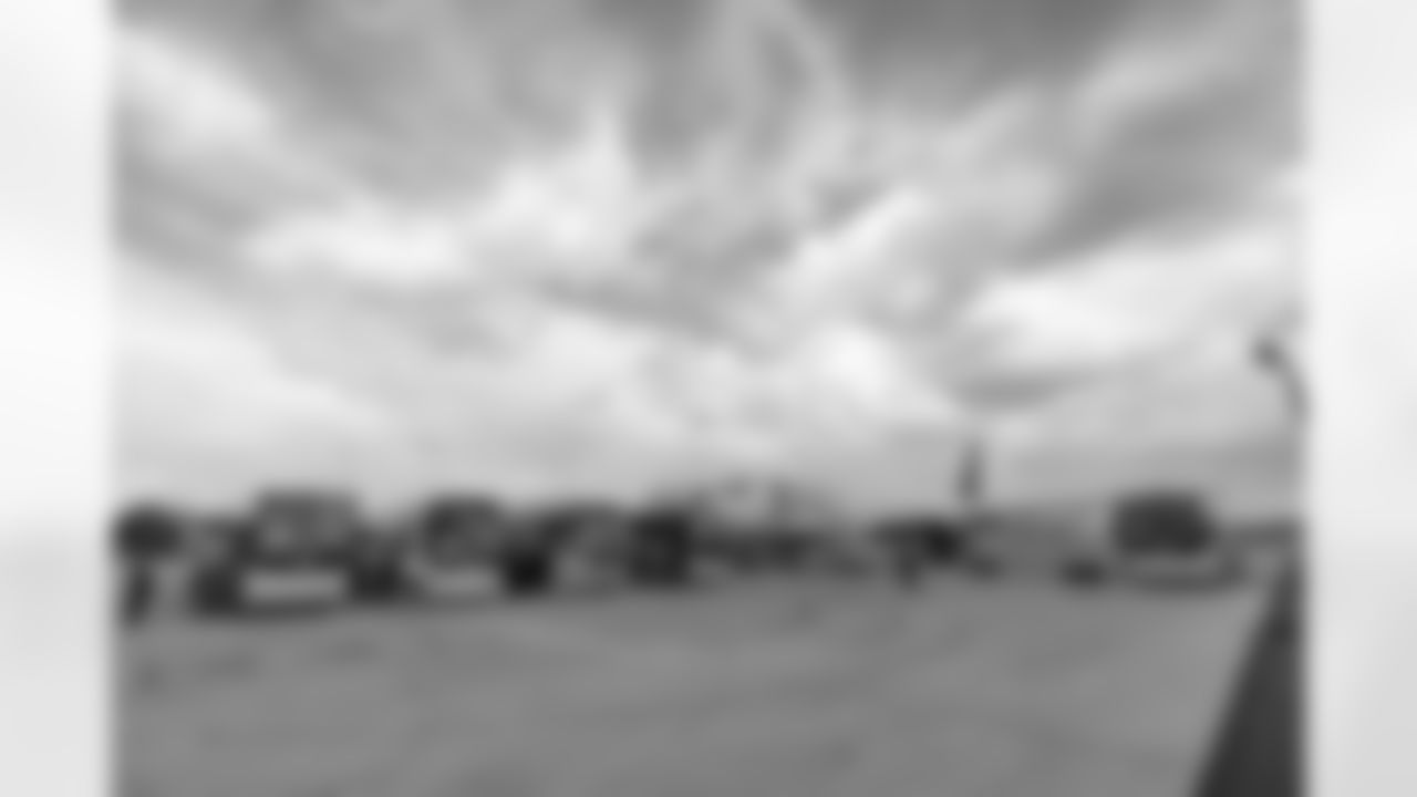 ATLANTA, GA - September 06, 2025 - Luxury Suite Excursion arrives for the game between the Tampa Bay Buccaneers and Atlanta Falcons. The Bucs won the game, 23-20. Photo By Doug DeFelice/Tampa Bay Buccaneers