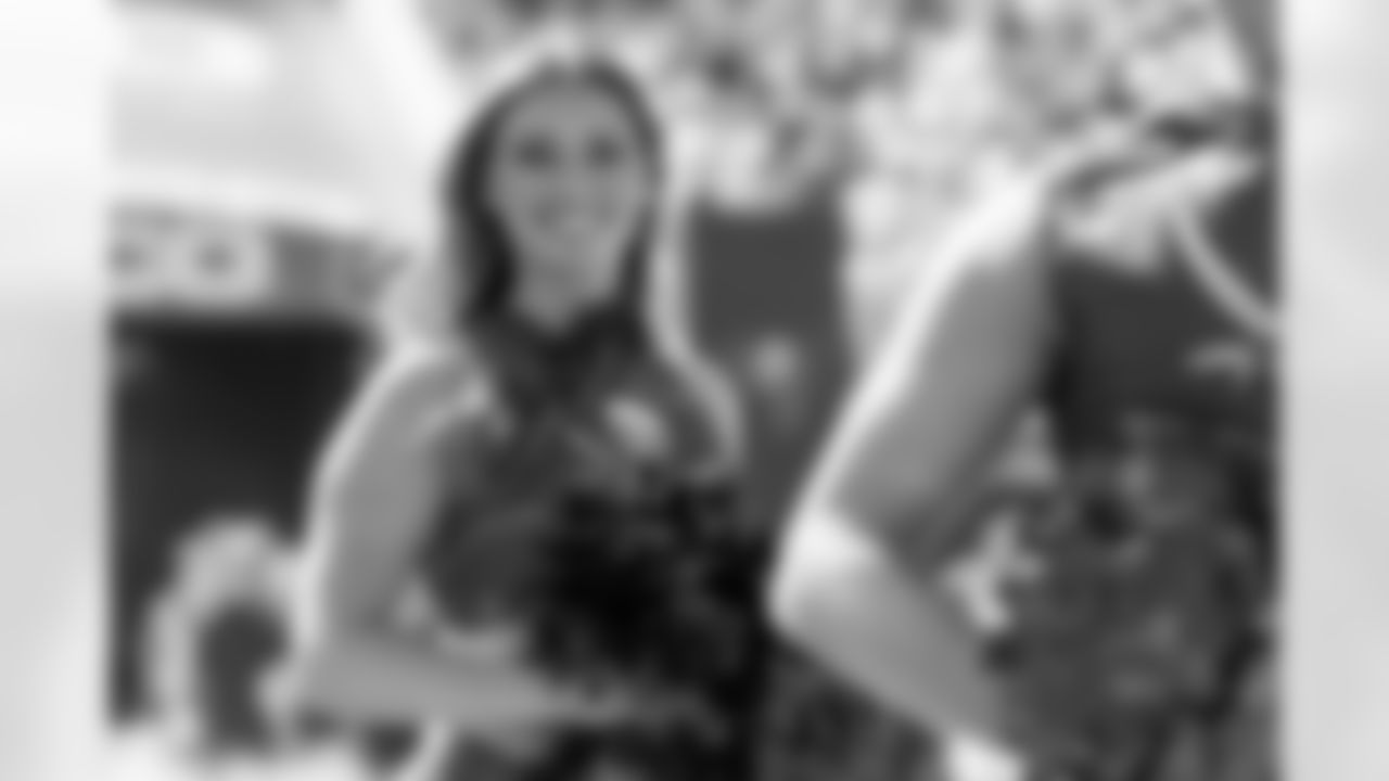 TAMPA, FL - November 30, 2025 - Tampa Bay Buccaneers Cheerleaders during the game between the Arizona Cardinals and Tampa Bay Buccaneers. The Bucs won the game, 20-17. Photo By Doug DeFelice/Tampa Bay Buccaneers