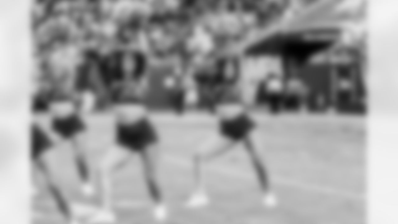 TAMPA, FL - November 09, 2025 - Tampa Bay Buccaneers Cheerleaders during the game between the New England Patriots and Tampa Bay Buccaneers. The Bucs lost the game, 28-23. Photo By Tori Richman/Tampa Bay Buccaneers