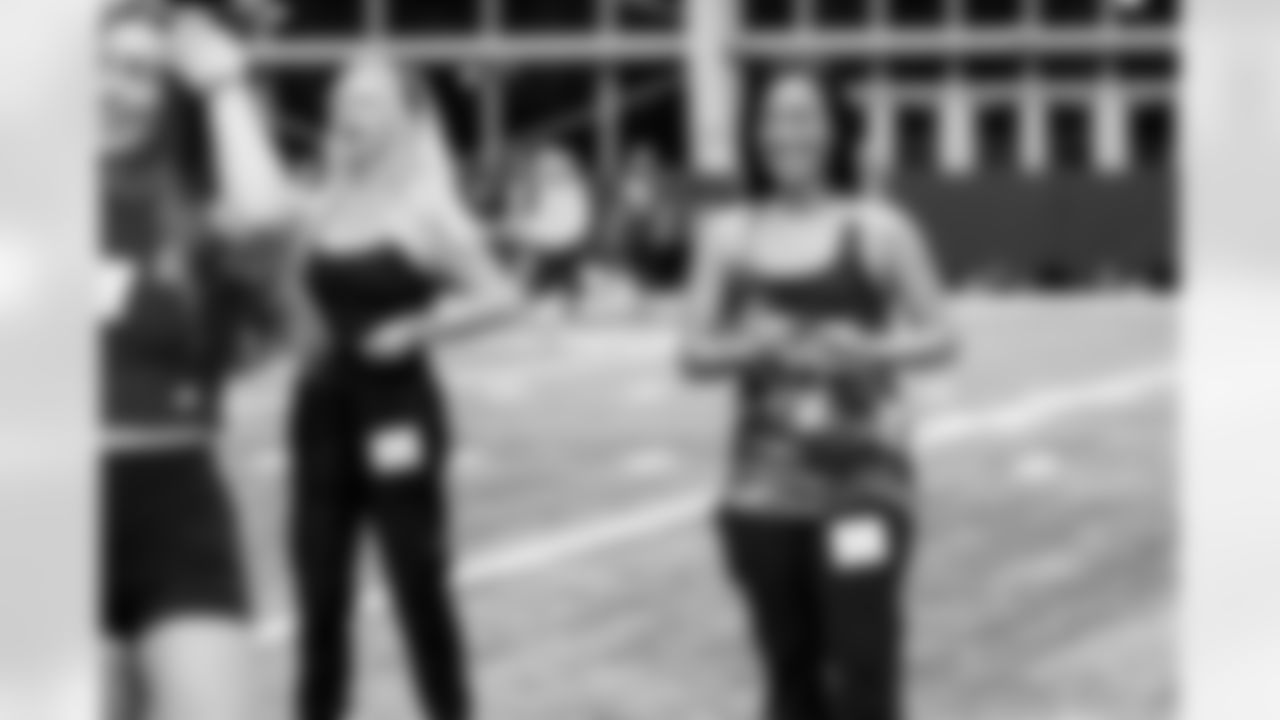 TAMPA, FL - November 19, 2025 - Tampa Bay Buccaneers Cheerleaders and Alumni during Field Rehearsal at AdventHealth Training Center. Photo By Tori Richman/Tampa Bay Buccaneers