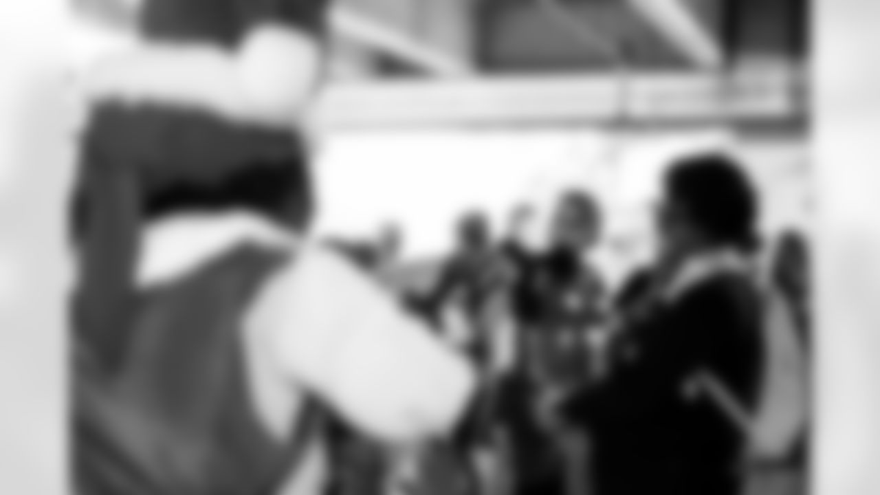 TAMPA, FL - December 15, 2025 - The Tampa Bay Buccaneers offensive line hosts the annual 'O-Line Lights Up Christmas' event providing holiday shopping sprees for local children. Photo By Kyle Zedaker/Tampa Bay Buccaneers