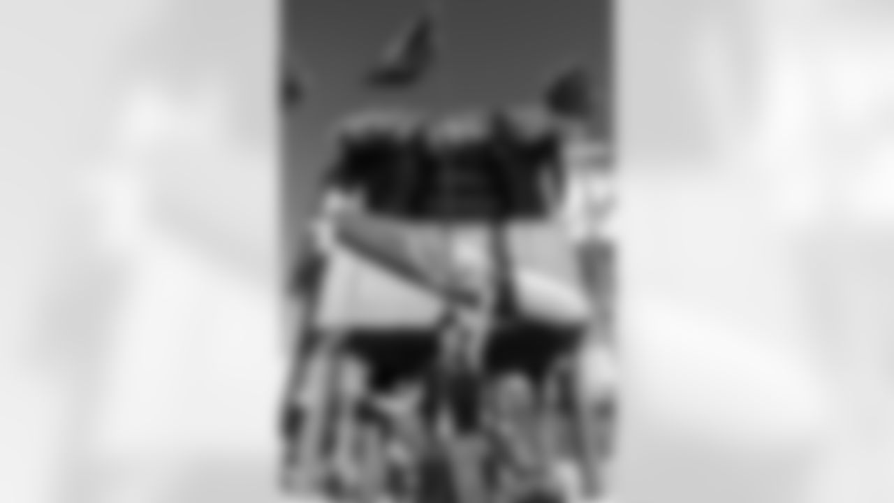 TAMPA, FL - November 30, 2025 - Raise the Flag at Bucs Beach before the game between the Arizona Cardinals and Tampa Bay Buccaneers. The Bucs won the game, 20-17. Photo By Dave Pullis/Tampa Bay Buccaneers