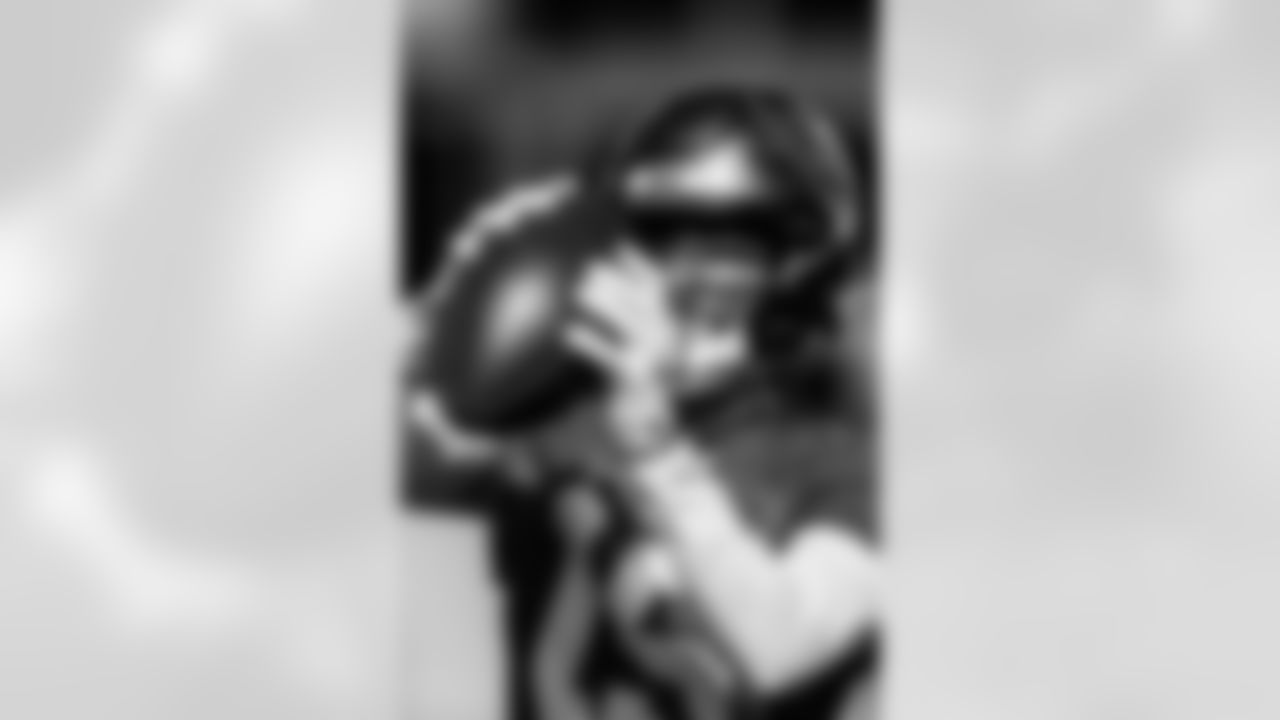 TAMPA, FL - December 31, 2025 - Week 18 Practice at AdventHealth Training Center. Photo By Tori Richman/Tampa Bay Buccaneers