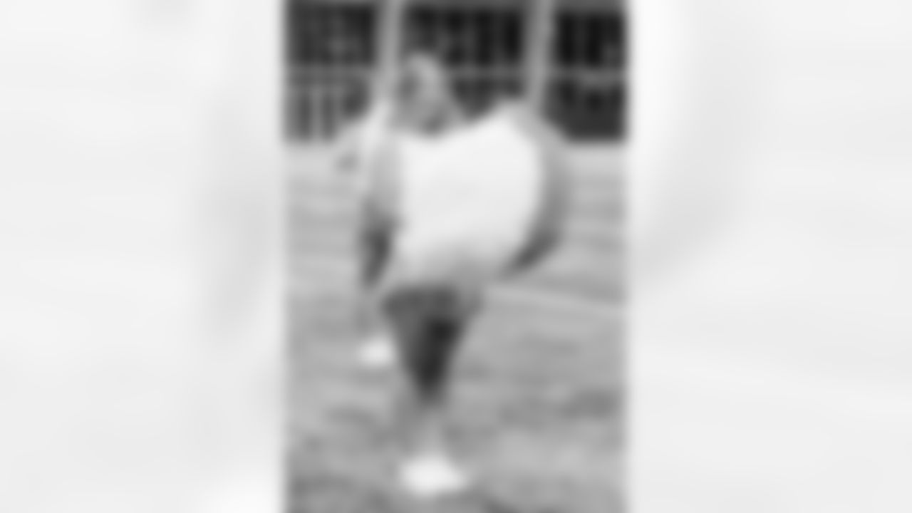 TAMPA, FL - December 09, 2025 - Tampa Bay Buccaneers Cheerleaders during Field Rehearsal at AdventHealth Training Center. Photo By Tori Richman/Tampa Bay Buccaneers