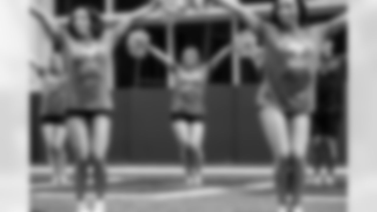 TAMPA, FL - November 06, 2025 - Tampa Bay Buccaneers Cheerleaders during Field Rehearsal at AdventHealth Training Center. Photo By Tori Richman/Tampa Bay Buccaneers