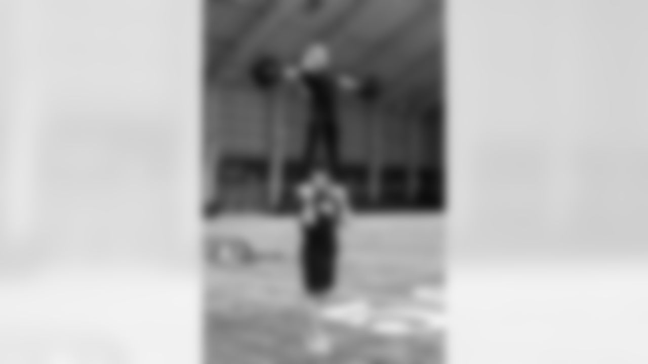 TAMPA, FL - November 20, 2025 - Tampa Bay Buccaneers Cheerleaders during Field Rehearsal at AdventHealth Training Center. Photo By Tori Richman/Tampa Bay Buccaneers