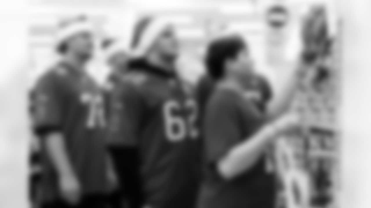 TAMPA, FL - December 15, 2025 - The Tampa Bay Buccaneers offensive line hosts the annual 'O-Line Lights Up Christmas' event providing holiday shopping sprees for local children. Photo By Kyle Zedaker/Tampa Bay Buccaneers