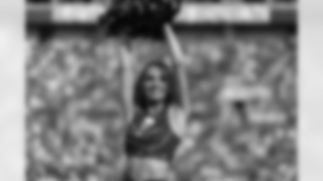 TAMPA, FL - November 30, 2025 - Tampa Bay Buccaneers Cheerleaders during the game between the Arizona Cardinals and Tampa Bay Buccaneers. The Bucs won the game, 20-17. Photo By Doug DeFelice/Tampa Bay Buccaneers